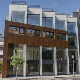 Fachada del edificio público de Torrelodones ejecutado por Vivendio